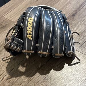 Wilson A1000 Navy and Gold Baseball Glove